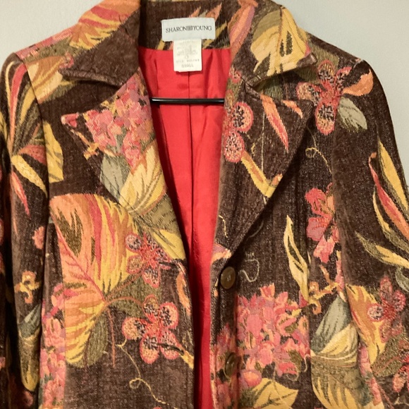 Beautiful blazer with button down front - Picture 1 of 3